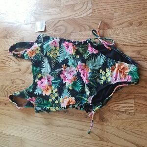(S) George. Floral Lace Up Open Back Juniors One Piece Swimsuit Beach Vacation